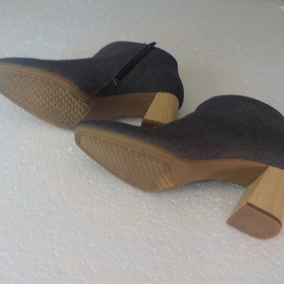 NEW Aerosoles Gray Ankle Boots - Picture 9 of 9